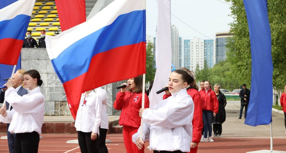 В Нижневартовске день флага РФ предлагают начать с зарядки