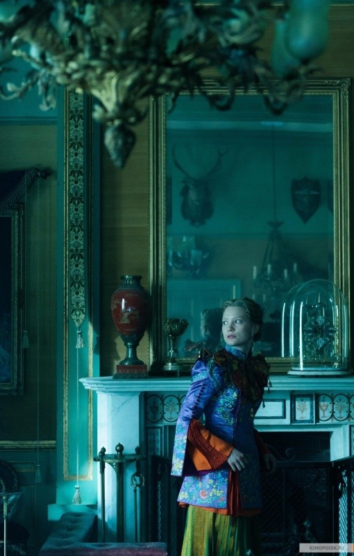 Алиса в Зазеркалье (2016)