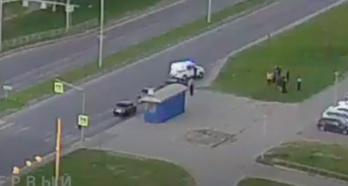 В Нижневартовске мужчина с ножом и молотком бросался на прохожих