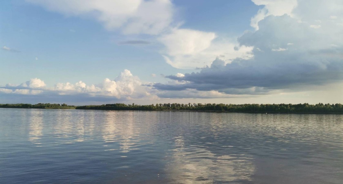 В Нижневартовске уровень воды в Оби продолжает расти