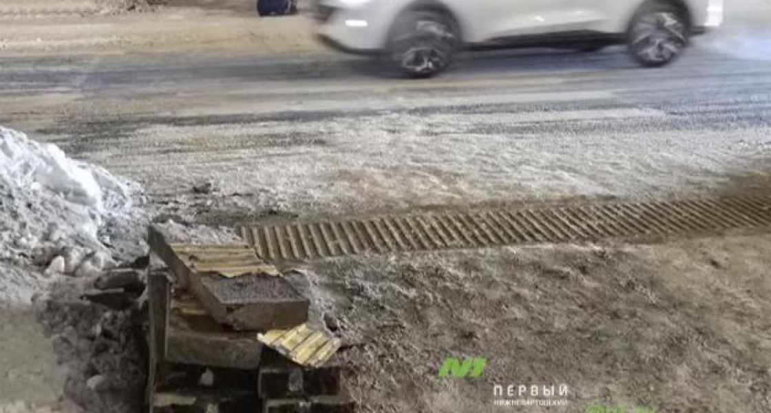 В Нижневартовске началась замена скользкой тактильной плитки