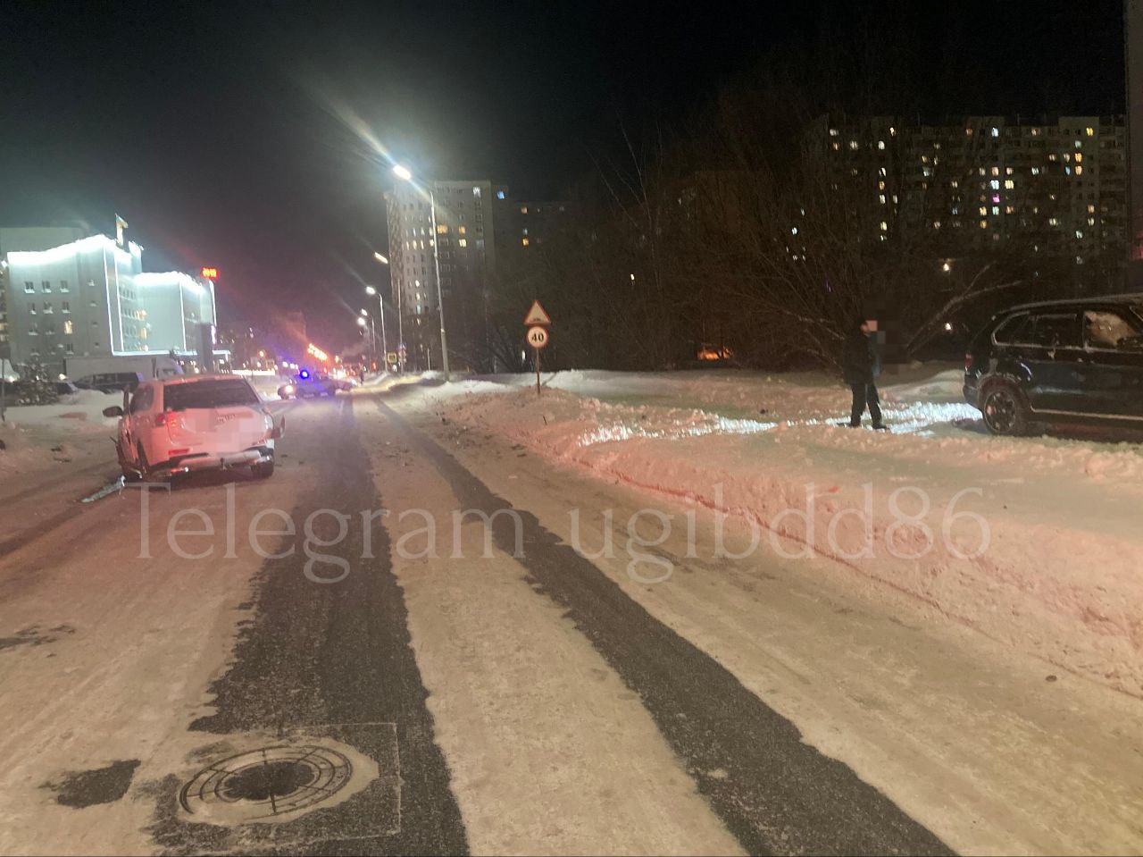 В Нижневартовске в ДТП у администрации города пострадали два человека