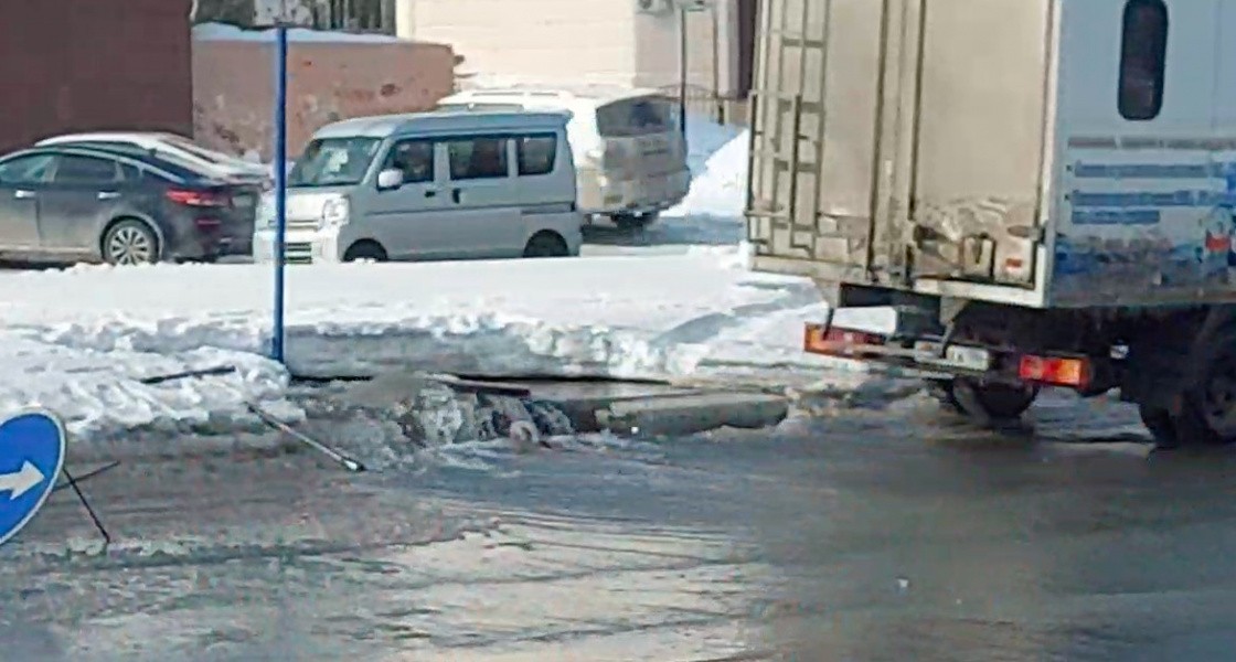 НКС назвали причину разлива на центральной улице Нижневартовска