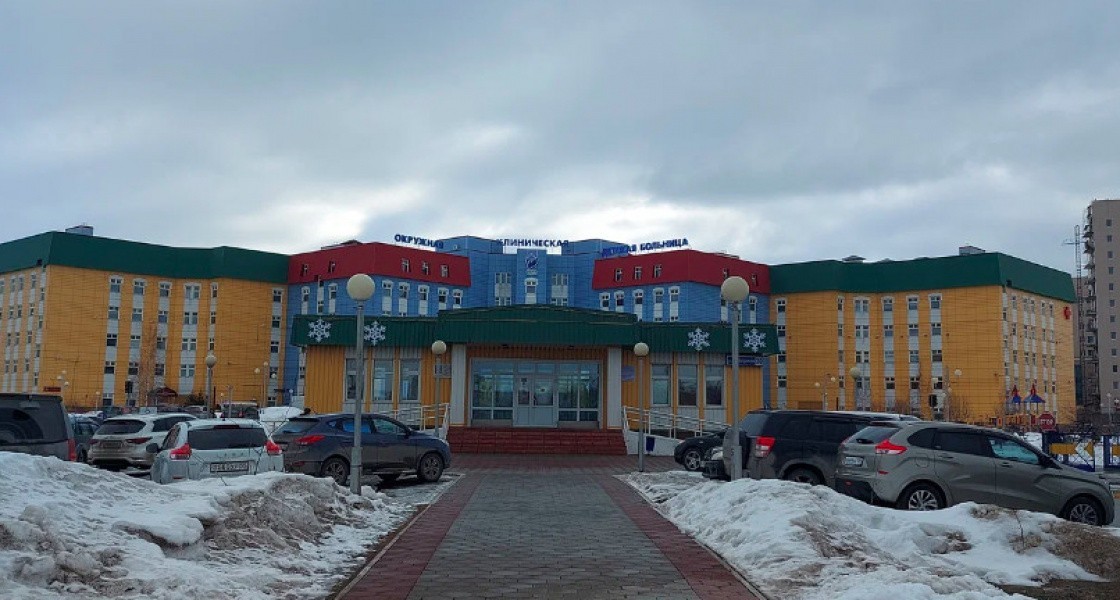 Следком организовал проверку после падения ребенка из люльки в больнице Нижневартовска