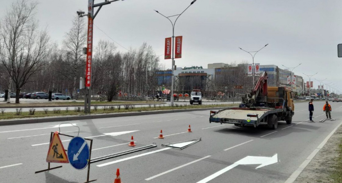 На улицах Нижневартовска обновляют дорожную разметку