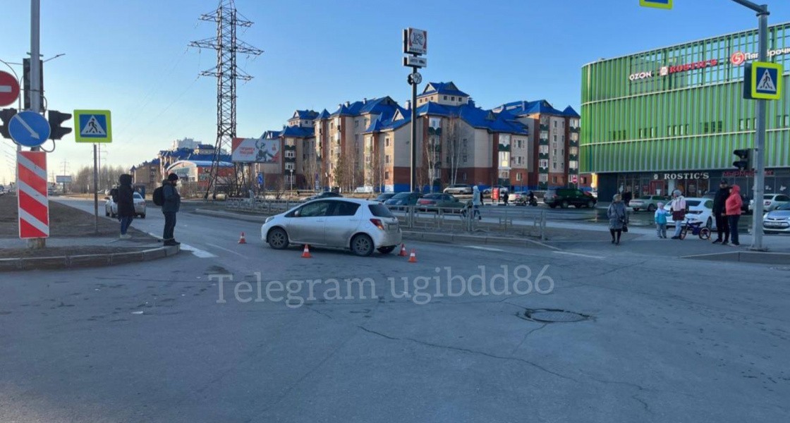В Нижневартовске сбили пешехода, который переходил дорогу на красный
