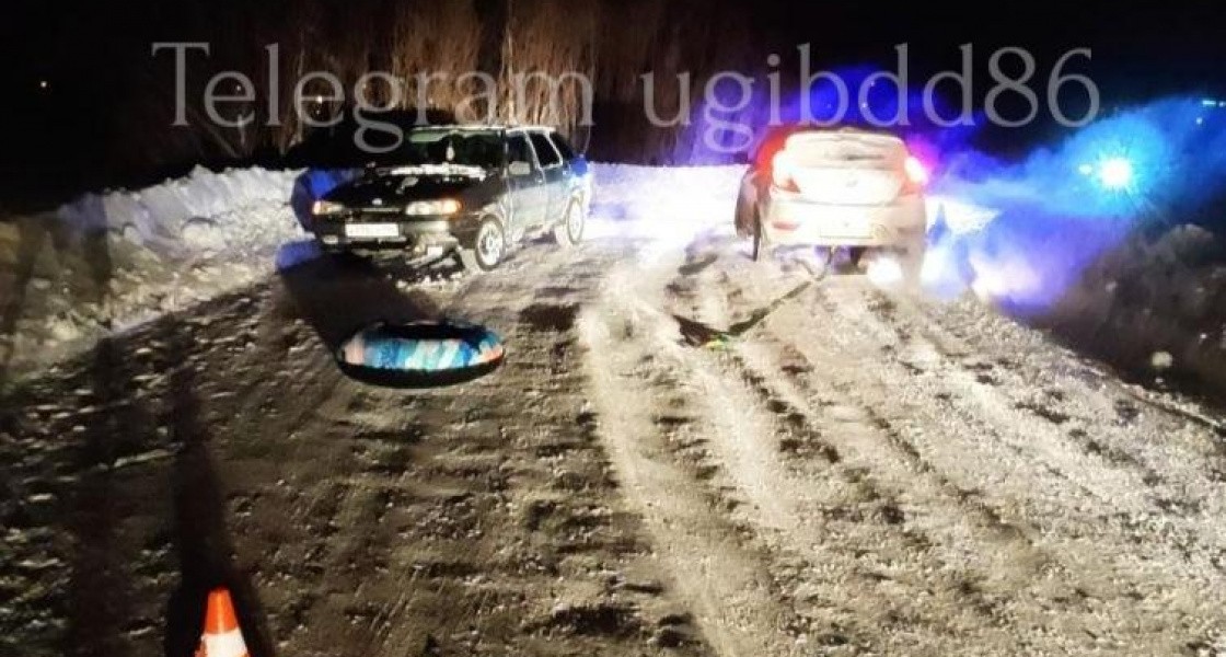 В Нижневартовске девушка покаталась на тюбинге за машиной и попала под колёса