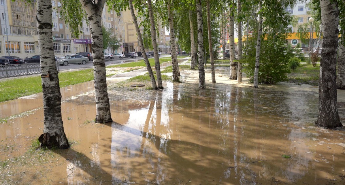 В Нижневартовске из-за порыва на теплосетях затопило Сквер Матери