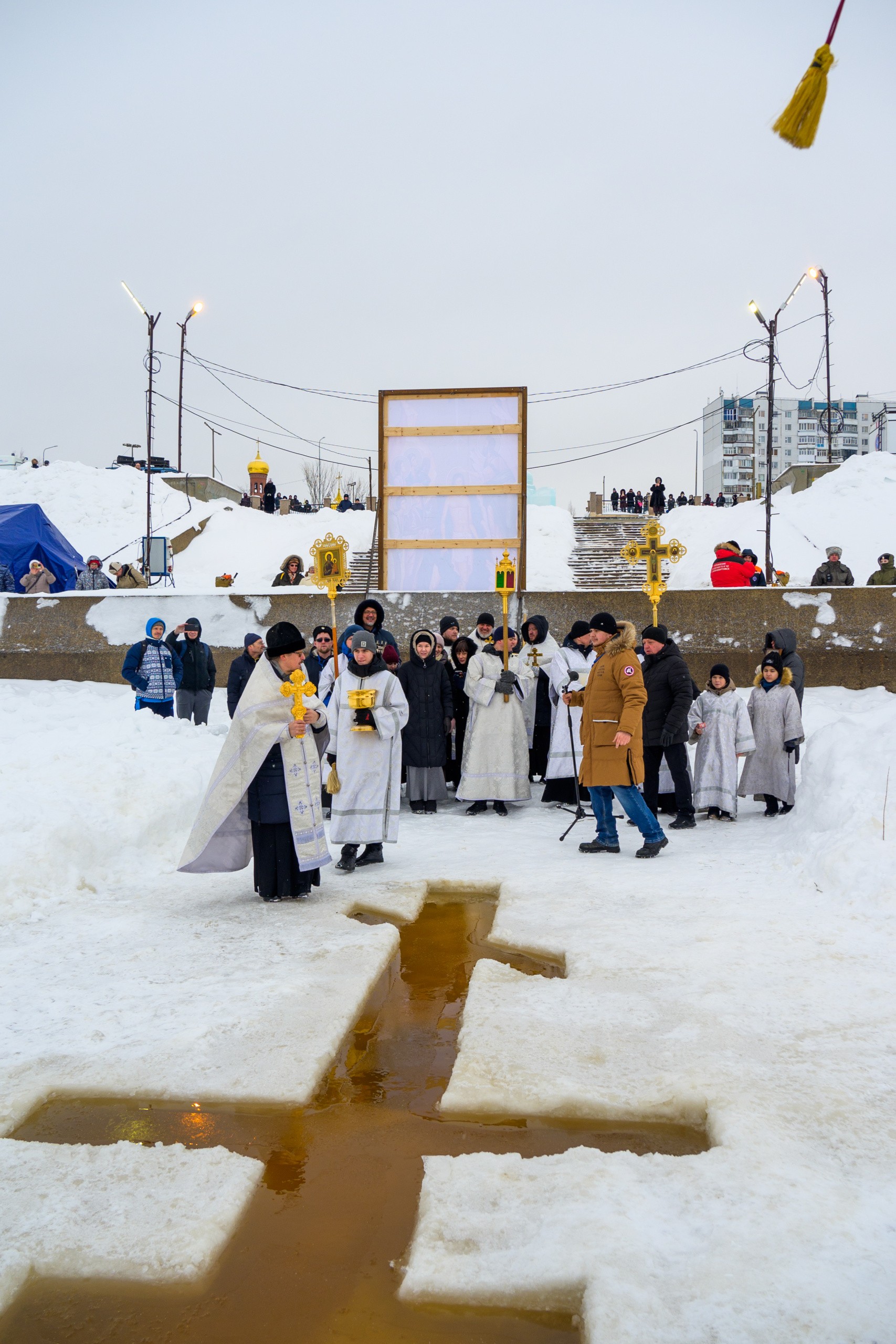 В Нижневартовске православные отметили Крещение Господне (ФОТО)