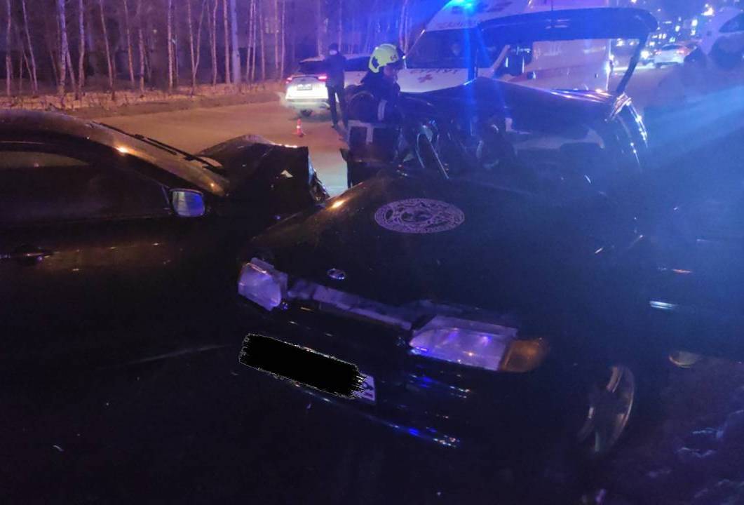В Сургуте жестко столкнулись два автомобиля. Есть погибший