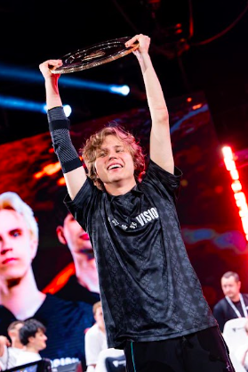 Киберспортсмен из Нижневартовска признан лучшим игроком в Dota 2 на одном из самых престижных турниров