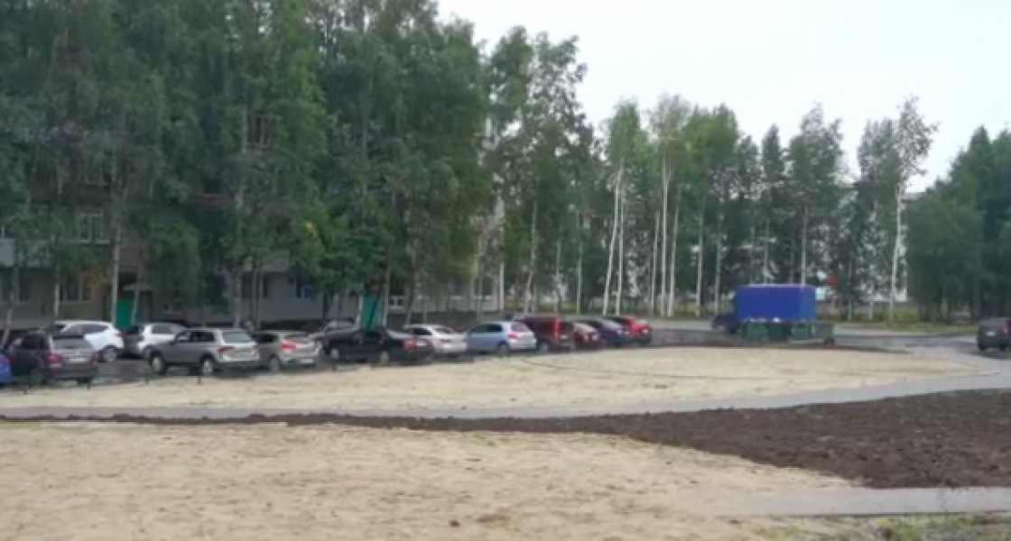 Жители Нижневартовска обеспокоены затишьем в сквере на месте снесенного после взрыва газа дома