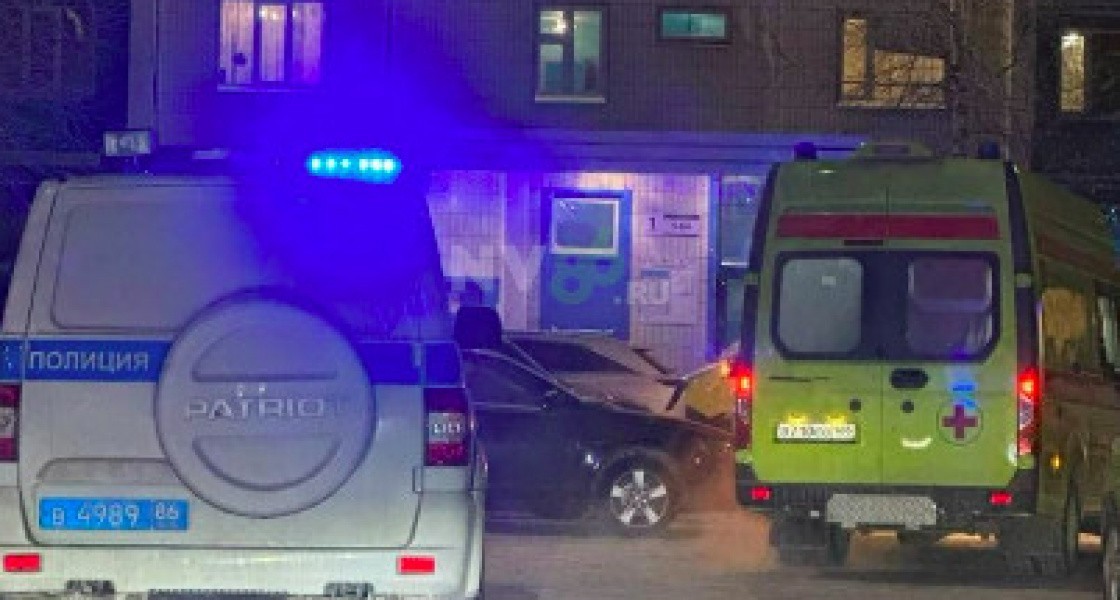 В Нижневартовске мужчина изрезал девушку ножом и погиб сам