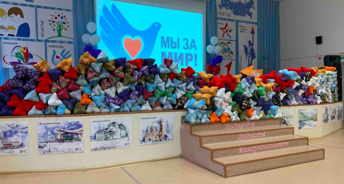 Школьники Нижневартовска сшили одну из самых больших партий подушек для военных госпиталей