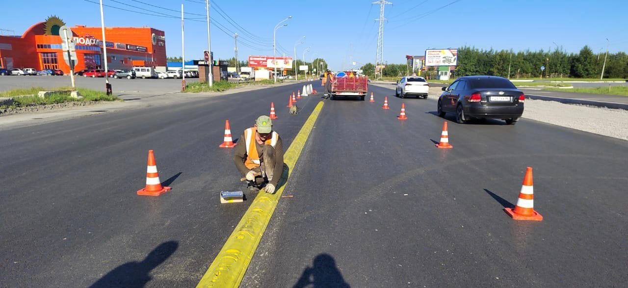 В Нижневартовске проверяют качество нового асфальта на проблемной дороге