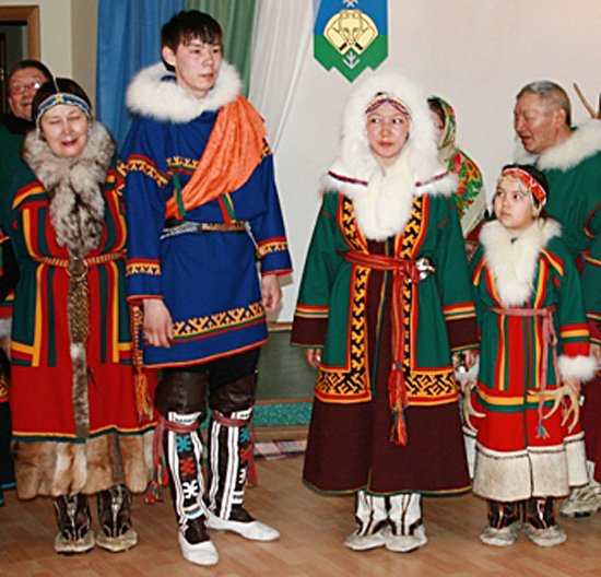 Книжная выставка "Народов малых не бывает"