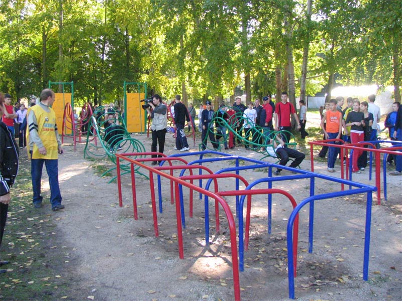 Спортивная игра на местности «Взятие крепости через полосу препятствий»