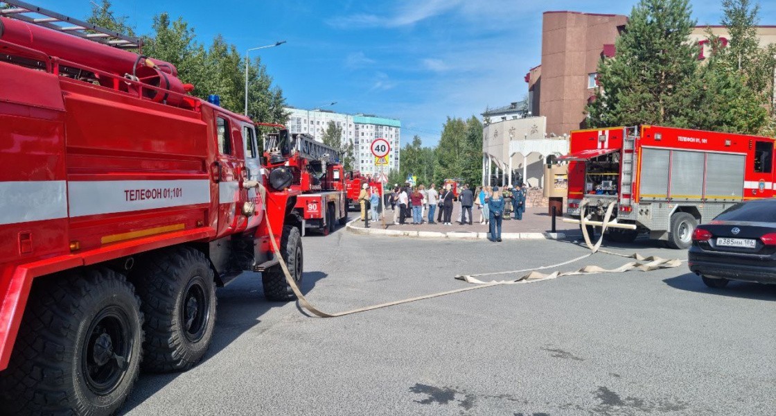 В драмтеатре Нижневартовска прошли масштабные учения пожарных