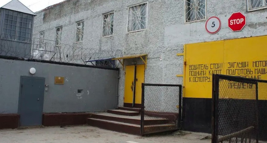 В Нижневартовске арестант требует деньги из-за отсутствия телевизора в СИЗО