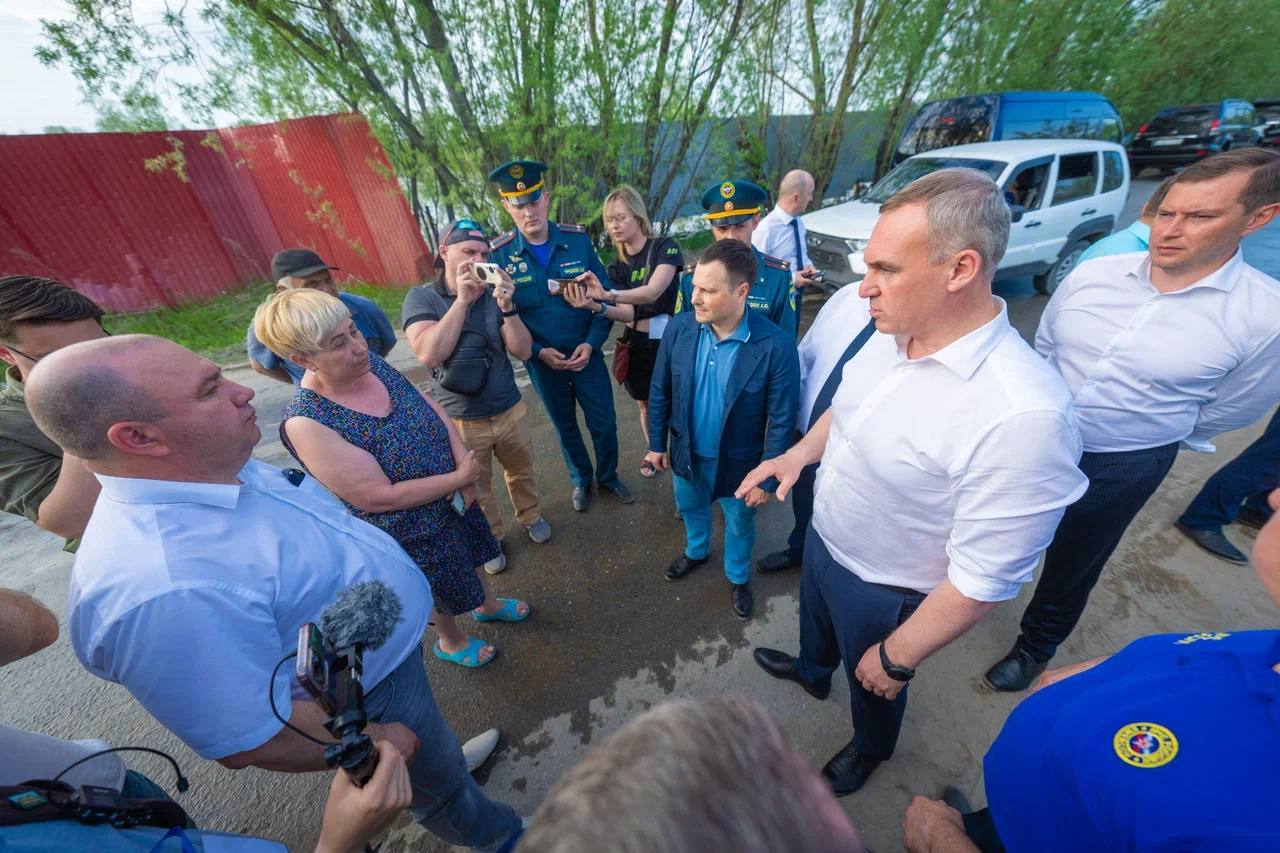 Жители Нижневартовска боятся покидать затопленные дома из-за мародеров