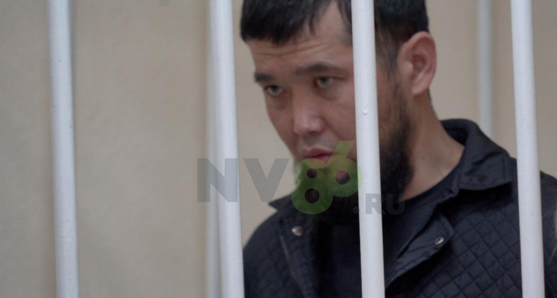 Стали известны подробности о мигранте, который бегал с ножом за подростками в Нижневартовске