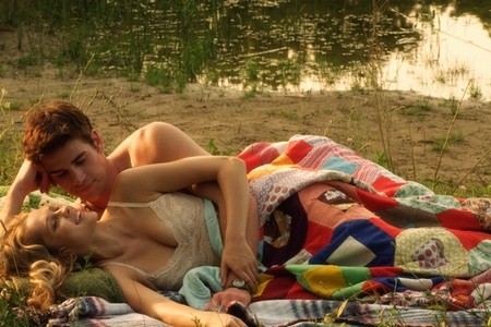 Молодые сердца  (2012)