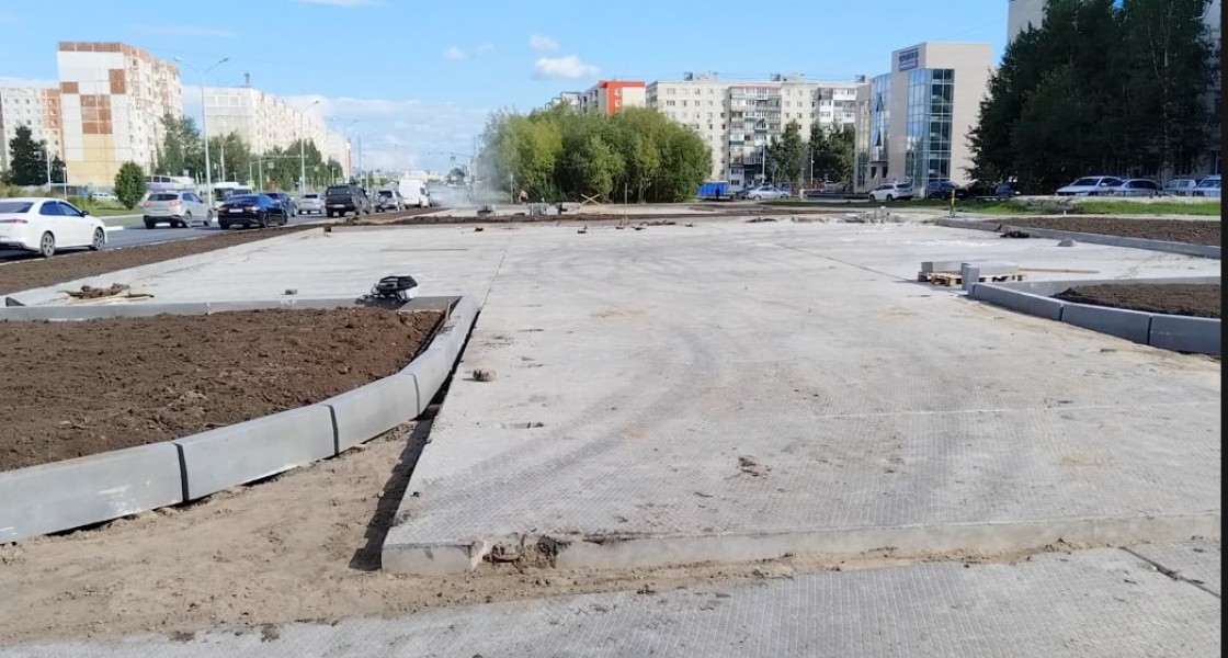 В Нижневартовске парковку за 10 миллионов сделали из бетонных плит