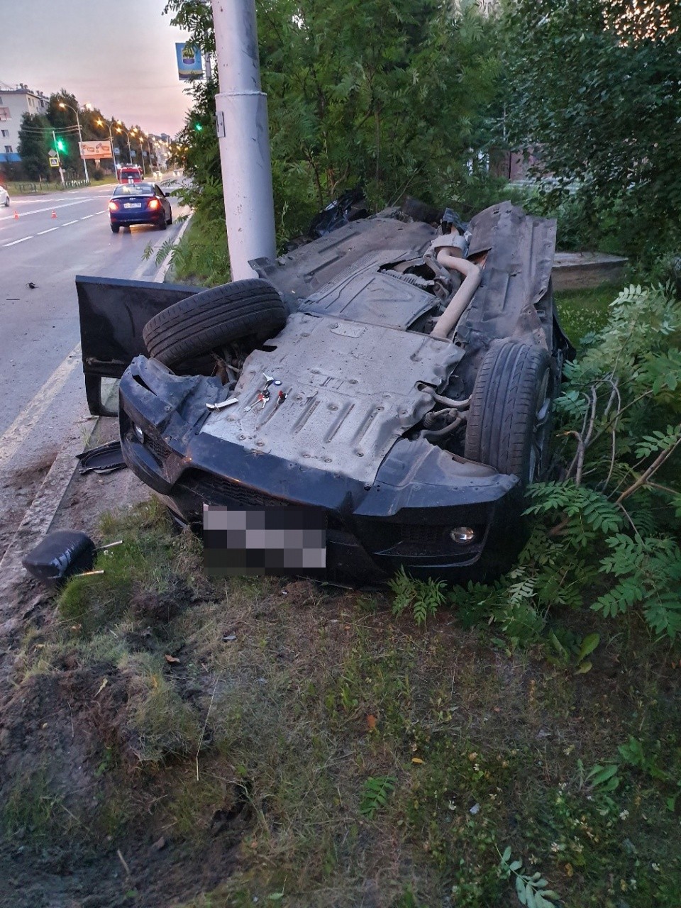 В Сургуте BMW врезался в столб. Трое погибли