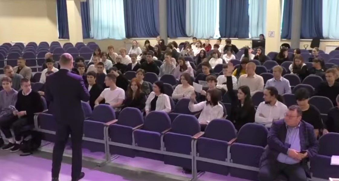 Выпускникам Нижневартовска предложили работу в ФСБ
