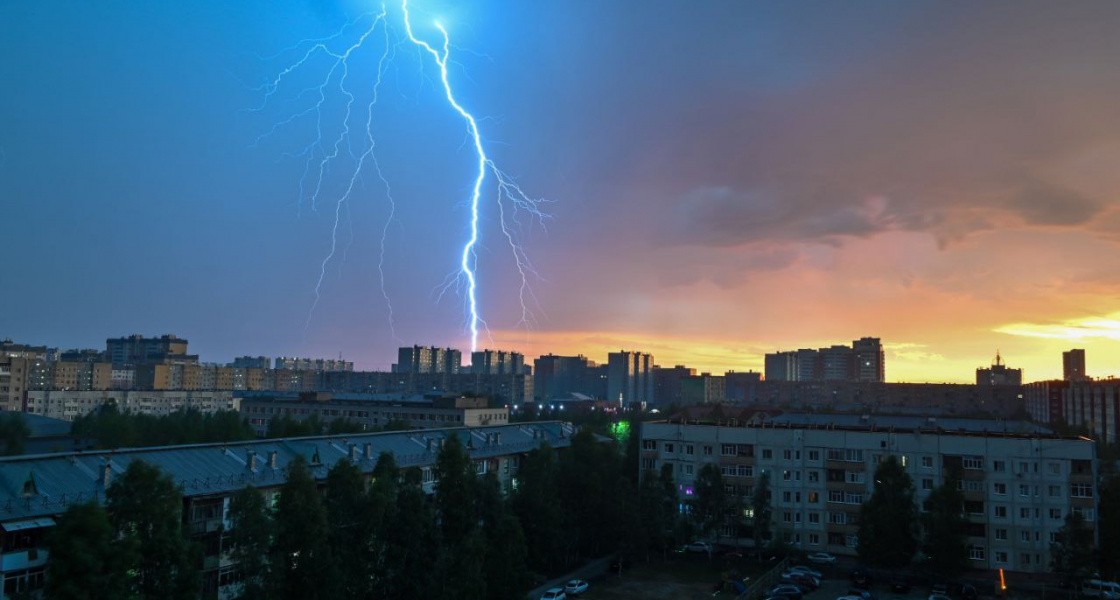 На ХМАО обрушится шторм с грозами и градом