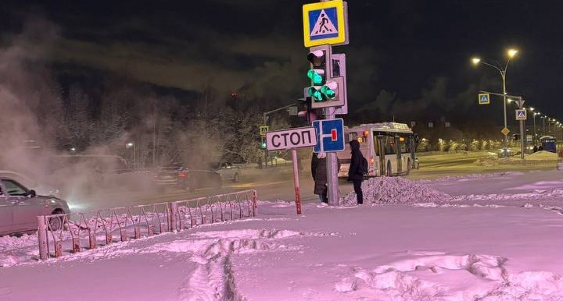 В Нижневартовске автобусы внезапно изменили маршрут из-за перекрытия дороги
