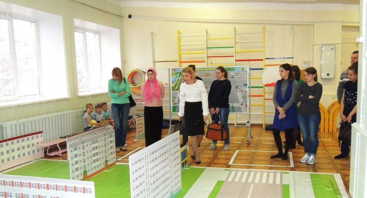 В Нижневартовске молодых родителей обучают ПДД