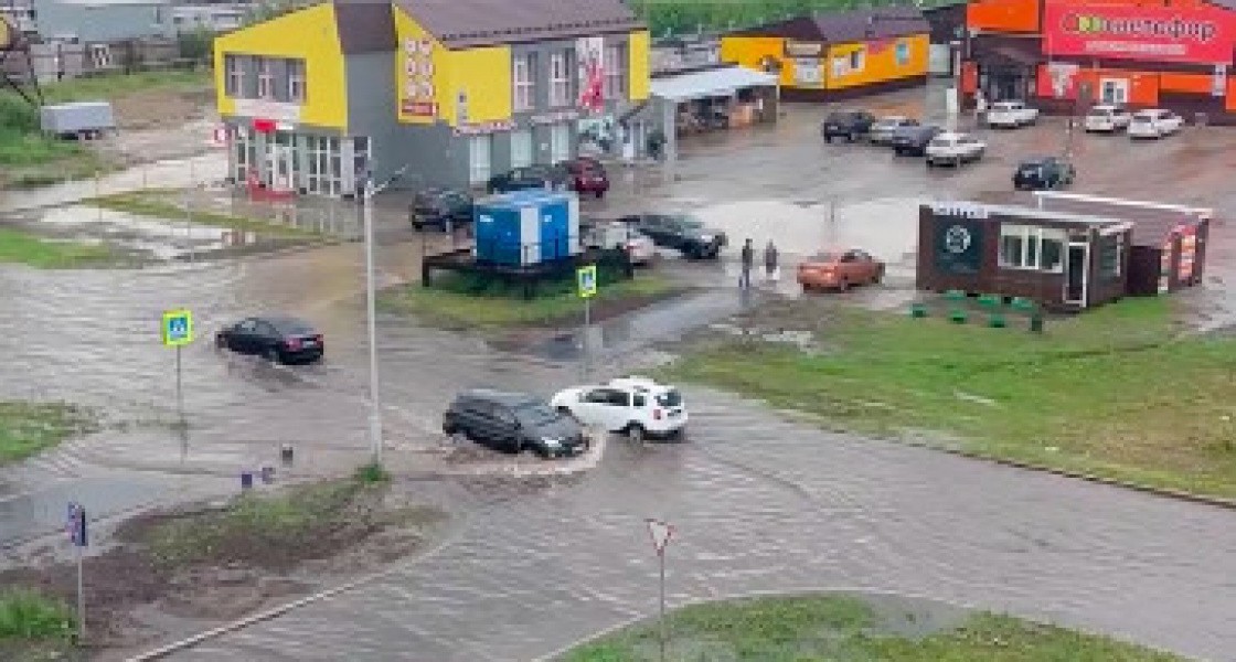 Стало известно, когда новые ливневки начнут справляться с водой на проблемной улице Нижневартовска