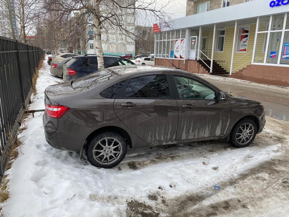 В Нижневартовске два водителя скрылись с мест ДТП