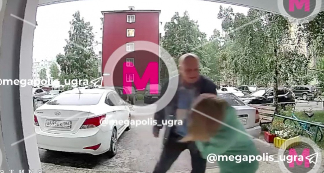 Мужчина, зарезавший молодую женщину в Нижневартовске, преследовал ее несколько лет