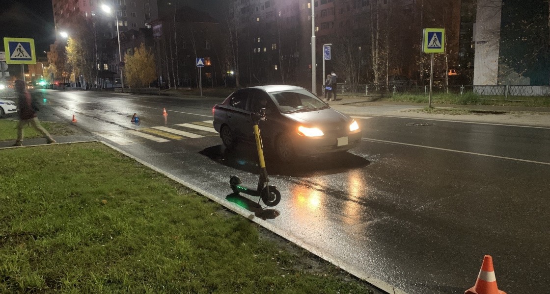 В Нижневартовске сбили подростка на электросамокате