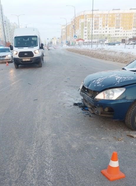 В Нижневартовске на Мира столкнулись две иномарки
