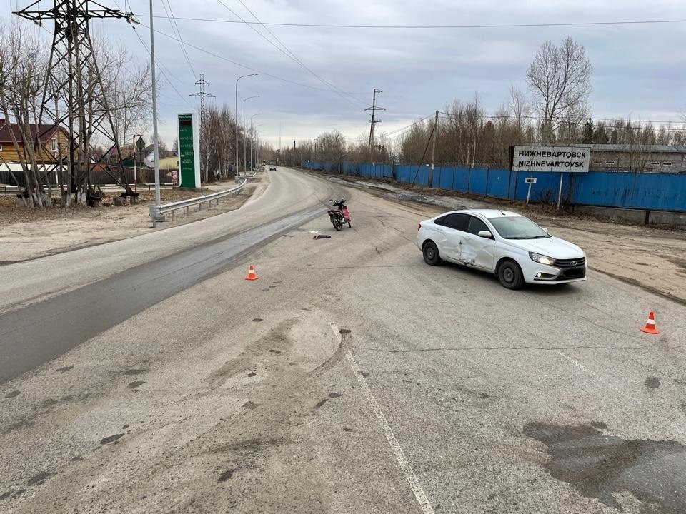 В Нижневартовске произошло ДТП с мотоциклистом