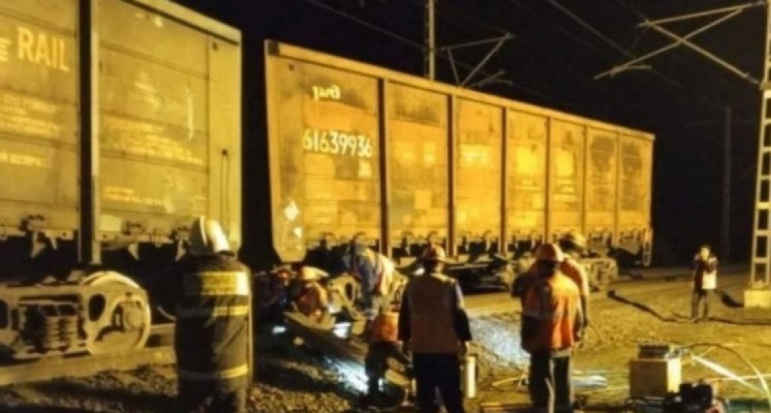 Поезд до Нижневартовска застрял в Башкирии из-за сбитого лося