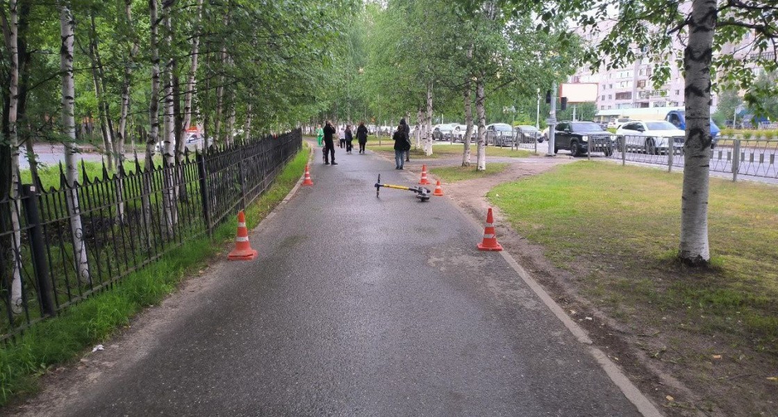 В Нижневартовске электросамокатчица сбила мальчика на тротуаре