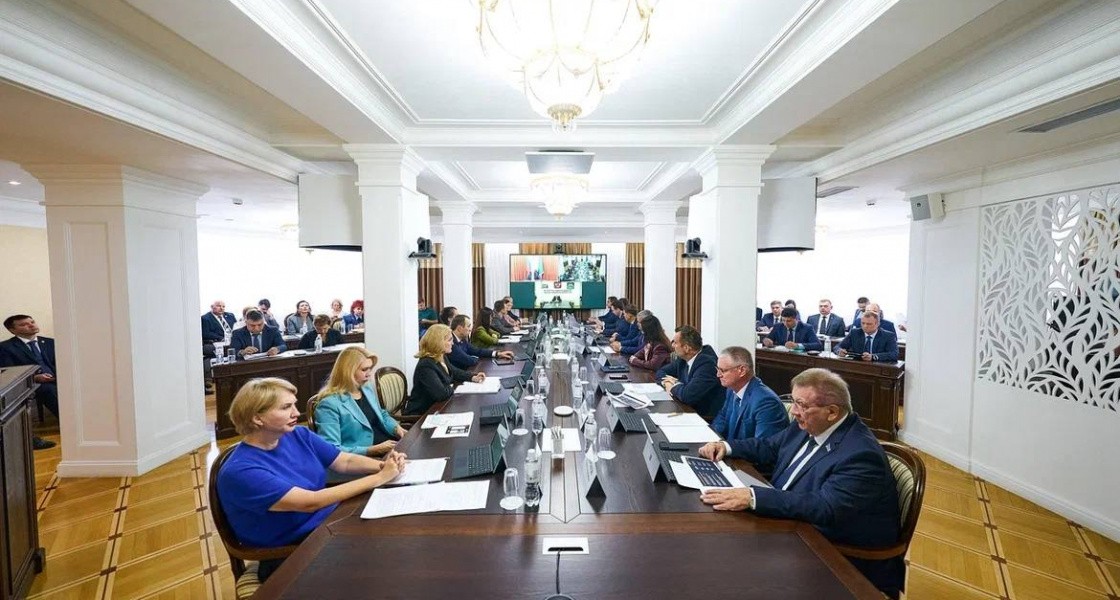 Рост зарплат и развитие транспорта: правительство ХМАО приняло ключевые решения