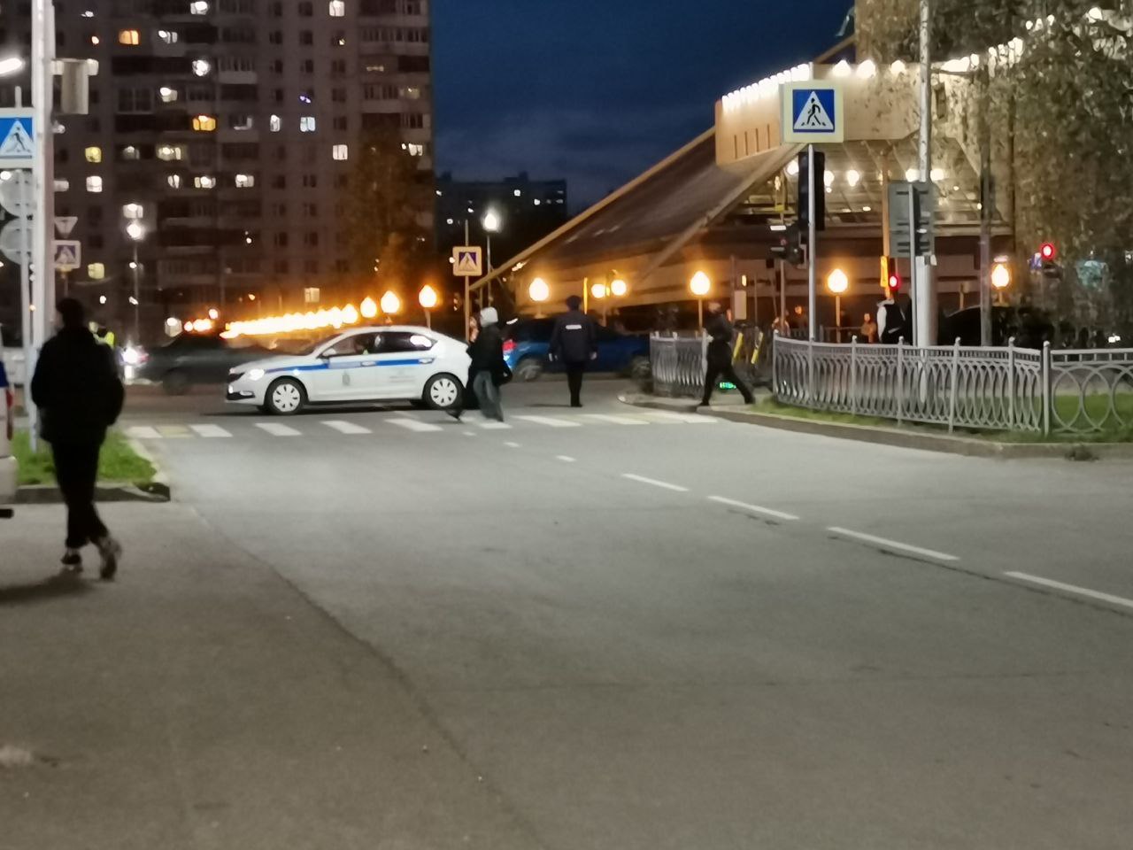 В Нижневартовске эвакуировали людей из крупного торгового центра