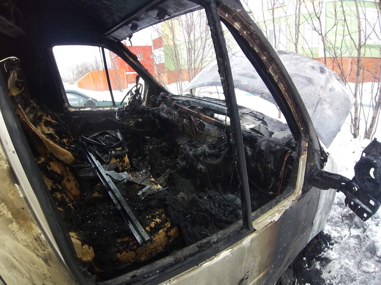 В Нижневартовске горели два автомобиля