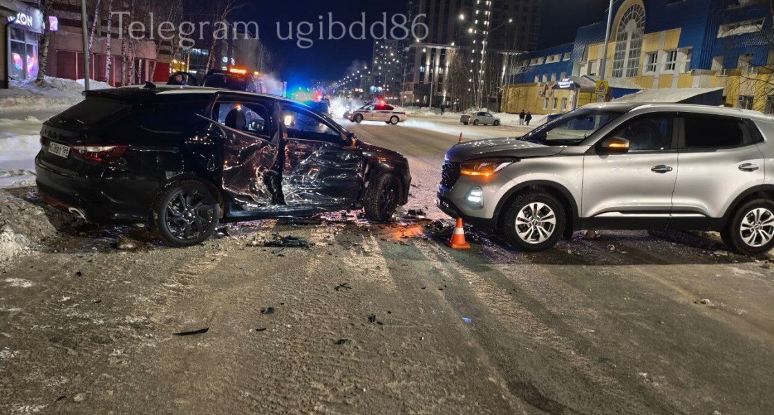 В Нижневартовске два автомобиля столкнулись не по своей вине