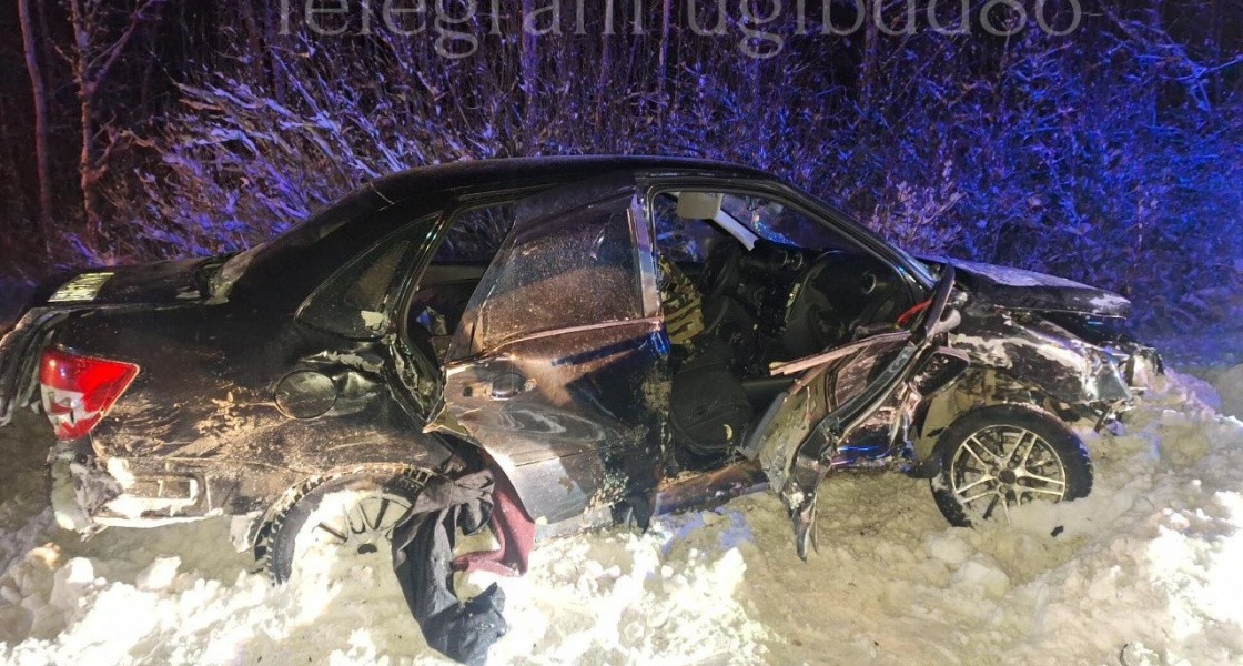 Четыре человека пострадали в ДТП на трассе Сургут-Нижневартовск