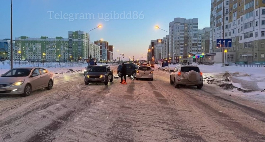 В Нижневартовске по вине одного мужчины пострадали две автоледи