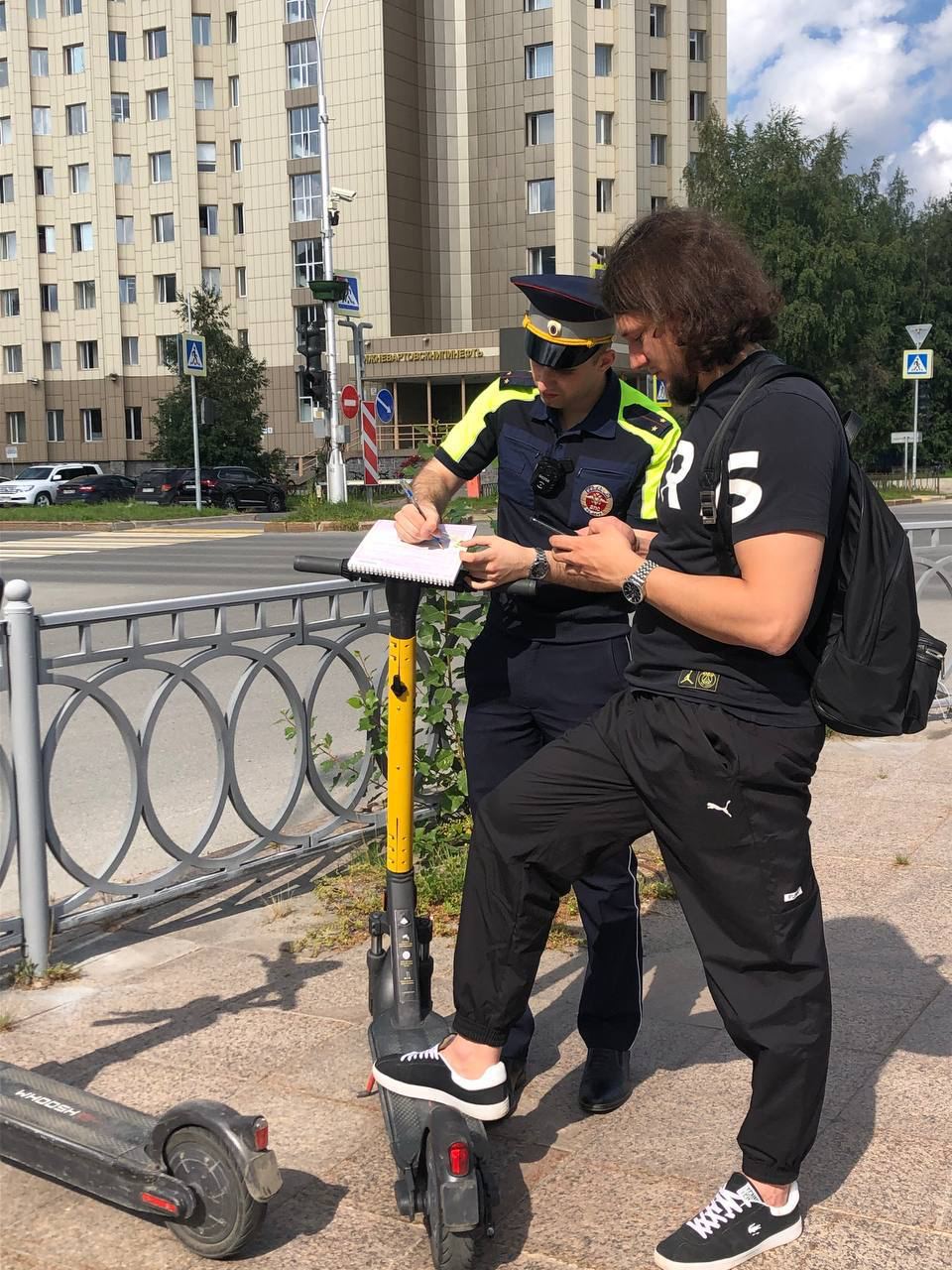 В Нижневартовске полицейские оштрафовали мужчину на моноколесе