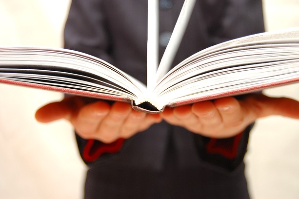 Книжная выставка «Золото недр Югорских»