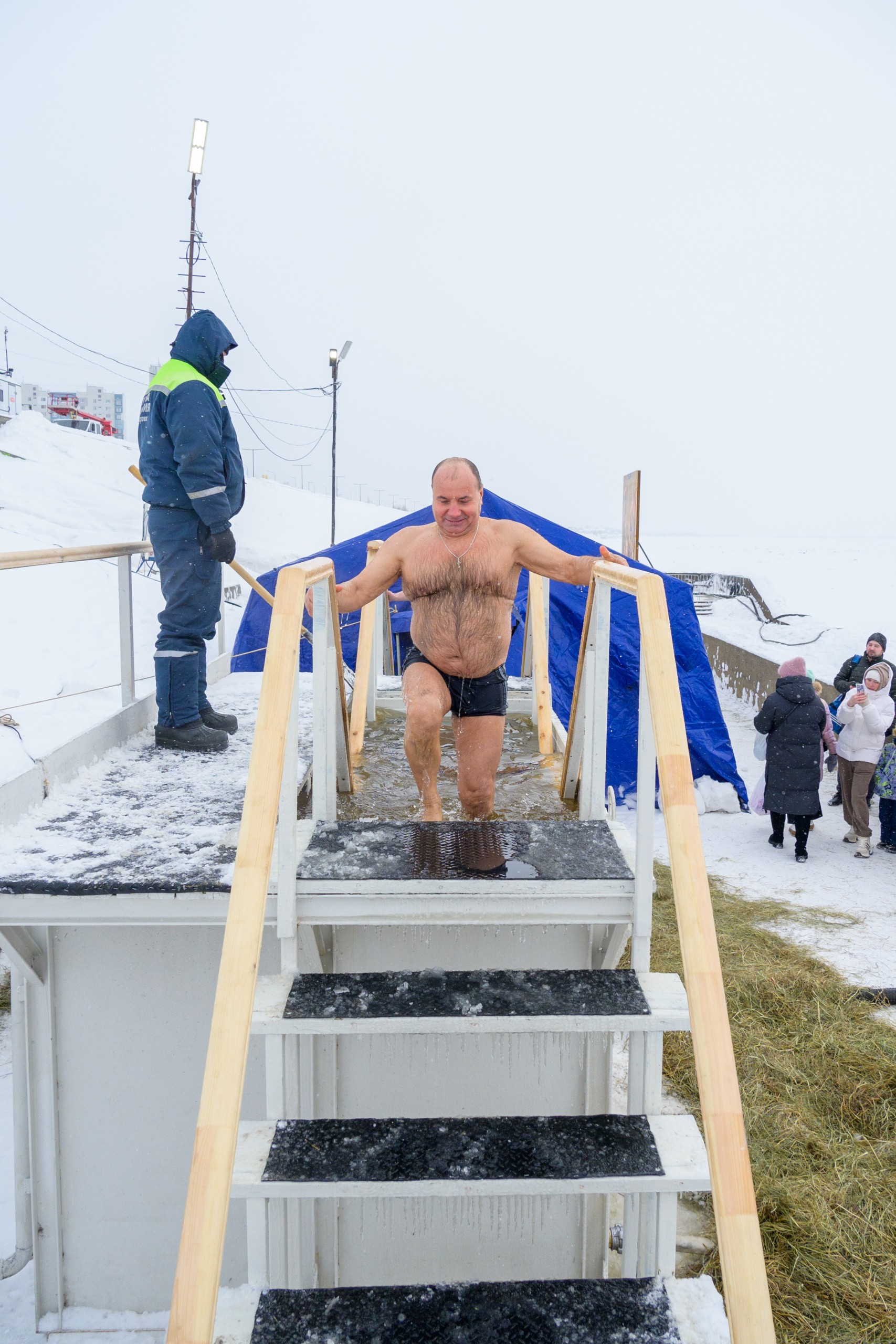 В Нижневартовске православные отметили Крещение Господне (ФОТО)