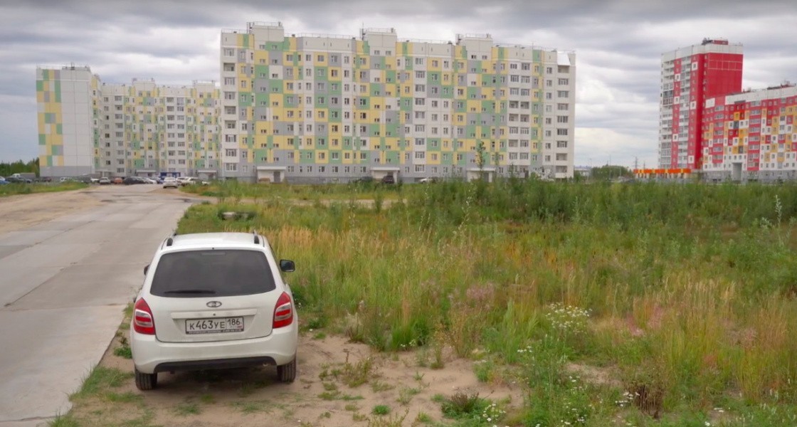 «Нижневартовскстройдеталь» сдала дом без парковки для автомобилей
